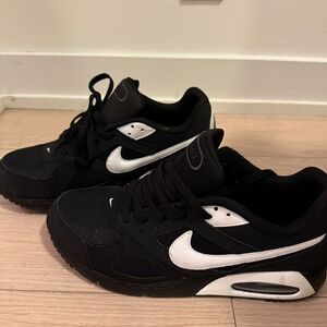 Nike Black Mesh Sneakers SIZE US 10